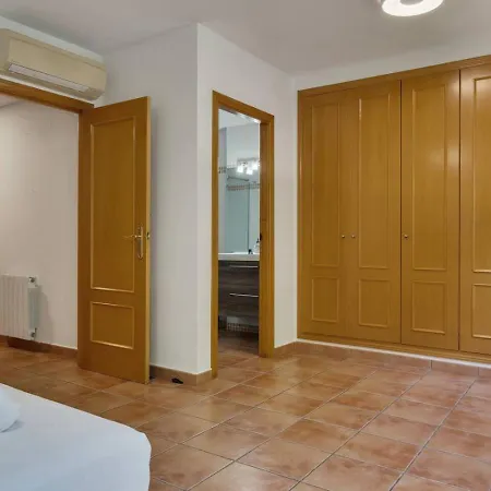 Ferienhaus Steps To Arenal - 4br Home, Pool, Garage & Bbq Jávea